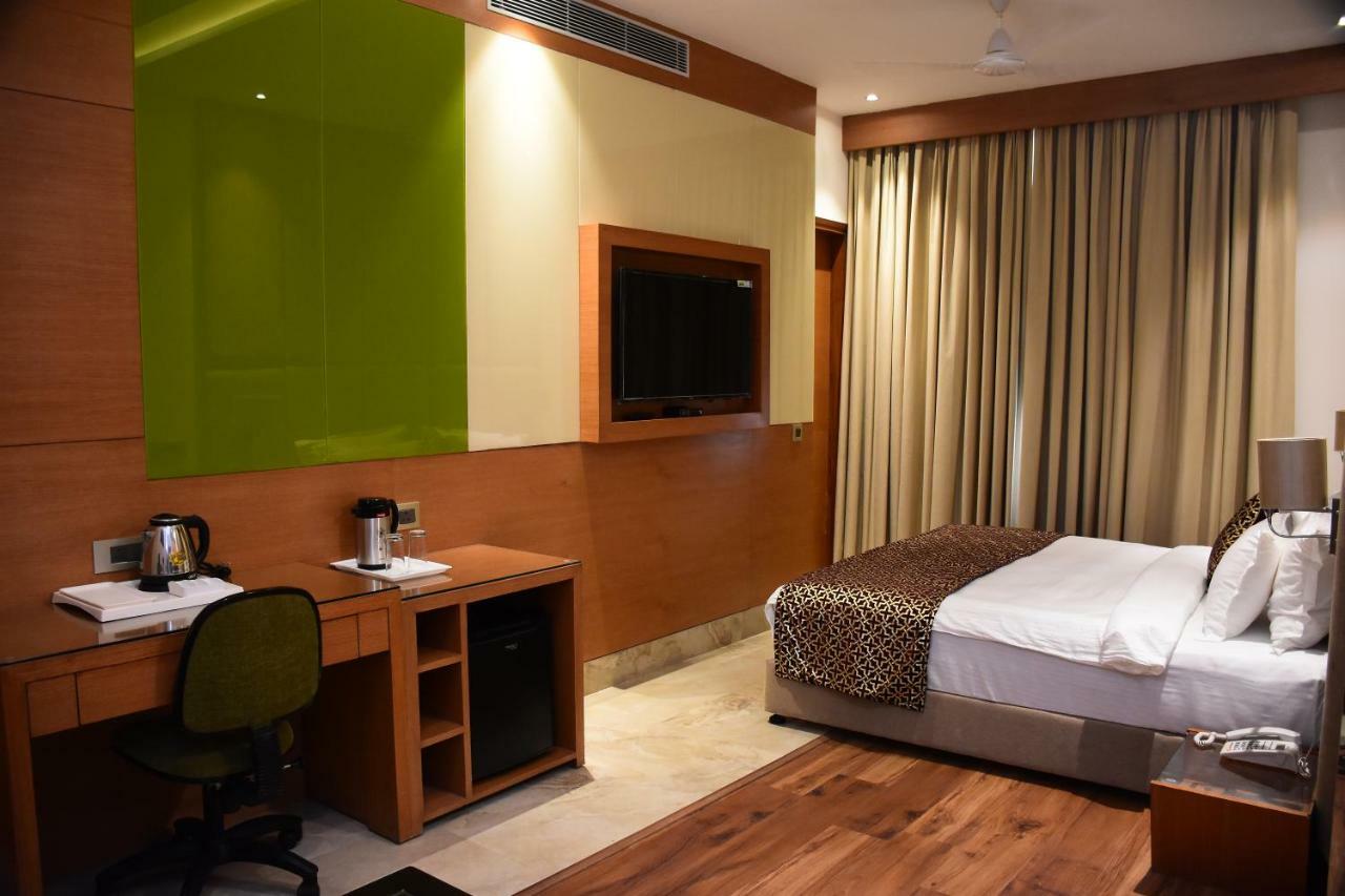 Hotel Orchid Blu Alīgarh Exterior foto